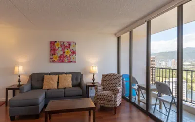 Photo 2 - 21st Floor Condo With View of Ko'olau Mountains and the Ala Wai Canal