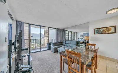 Photo 4 - Excellent Diamond Head View Condo - Remodeled, Free Parking!