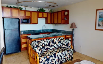 Photo 2 - 36th Floor Deluxe Ocean View Condo with Free Parking & Wifi