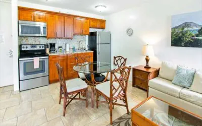 Photo 4 - Deluxe Panoramic Mountain View Condo - 37th Floor, Free parking & Wifi