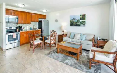 Photo 3 - Deluxe Panoramic Mountain View Condo - 37th Floor, Free parking & Wifi