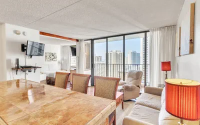 Photo 5 - 19th Floor Condo with Lanai & Sea Views - FREE Parking!