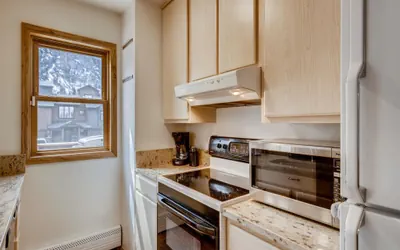 Photo 4 - Mount Royal Condos #501