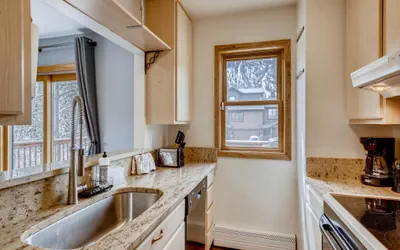 Photo 5 - Mount Royal Condos #501