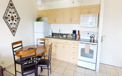 Photo 3 - Updated 22nd Floor Waikiki Condo - Free parking & WiFi - Ideal for large family!