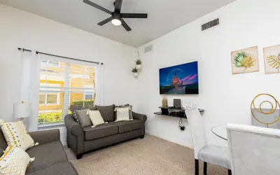 Photo 2 - 4 bedroom townhouse