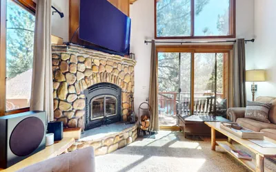 Photo 4 - Woodlands 25 Updated and Spacious, Quiet with Forest Setting Views townhouse
