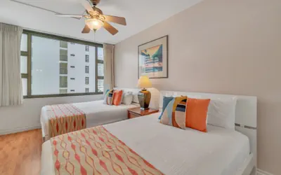 Photo 2 - Deluxe Condo with Recreation Deck View, Free parking & WiFi