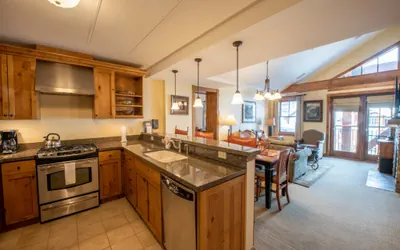 Photo 2 - Top Floor 2 Bedroom Condo in Mountaineer Square