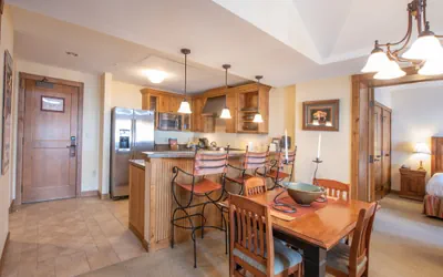 Photo 3 - Top Floor 2 Bedroom Condo in Mountaineer Square