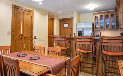 Photo 5 - 1BR Condo with Large Balcony in Mountaineer Square