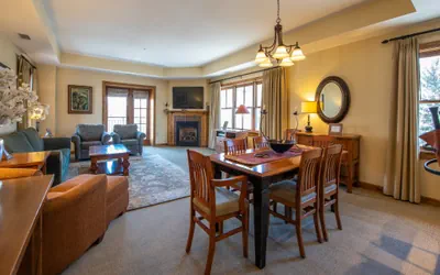 Photo 3 - 2BR Condo with Balcony over Mountaineer Square