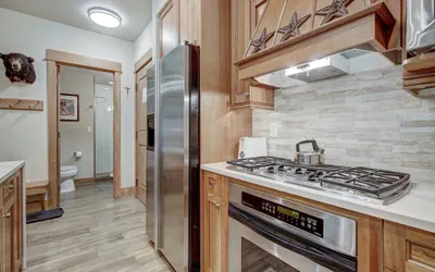 Photo 3 - Luxury 1-Bedroom Ski-In Out Condo with Slopeside Heated Pool