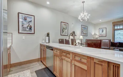 Photo 2 - Luxury 1-Bedroom Ski-In Out Condo with Slopeside Heated Pool