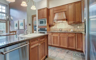 Photo 5 - Luxurious 2 BR in River Run Village with Ski in ski out
