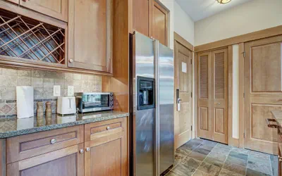 Photo 4 - Luxurious 2 BR in River Run Village with Ski in ski out