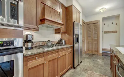 Photo 4 - Luxurious 2 BR in River Run Village Featuring Ski in ski-out