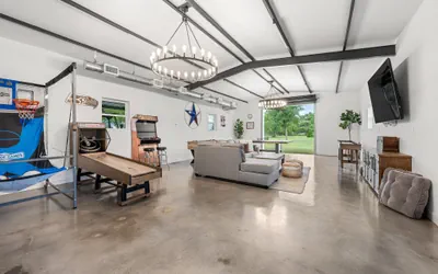 Photo 4 - 50 Acre Countryside Haven W/ Hiking Trails, Arcade & Pool