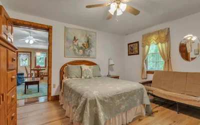 Photo 4 - Cozy Mystic Bungalow near Downtown Mystic, Casinos, Beaches