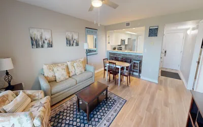 Photo 2 - Recently renovated 2 bedroom Short walk to the beach