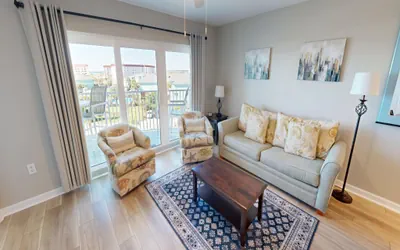 Photo 3 - Recently renovated 2 bedroom Short walk to the beach
