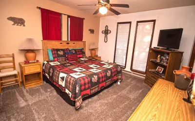 Photo 5 - Huge Retreat with Mountain Views, Community Pool, Game Room, 2 Balconies, 2 Kitchens, 3367 Sq. feet - Sleeps 17!
