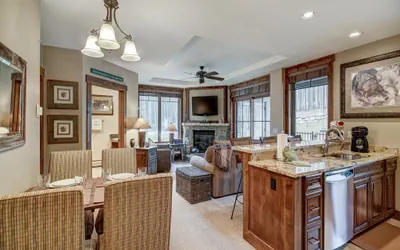 Photo 2 - True Ski-in/Ski-out Luxury Condo on Peak 7