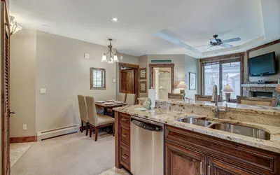 Photo 4 - True Ski-in/Ski-out Luxury Condo on Peak 7
