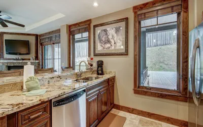 Photo 3 - True Ski-in/Ski-out Luxury Condo on Peak 7