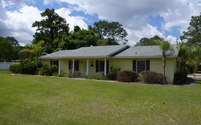 Photo 2 - LYONS DEN - 3 Bedroom Home