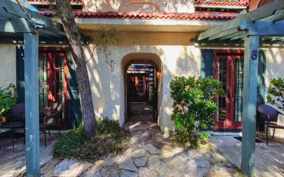 Photo 3 - HACIENDA - 3-Bedroom Home