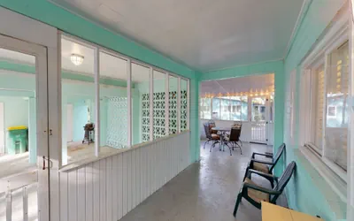Photo 3 - SUBLIME - 4-Bedroom Home