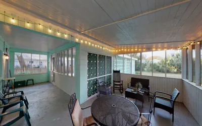 Photo 4 - SUBLIME - 4-Bedroom Home
