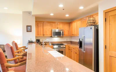 Photo 5 - Bear Creek Lodge 208