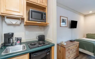 Photo 3 - Mountainside Inn 306