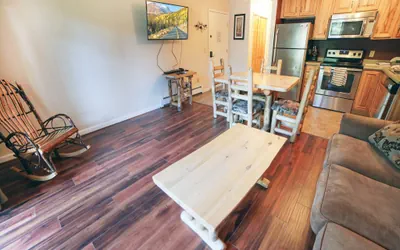 Photo 4 - Fawn Valley Inn: 298