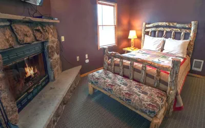 Photo 3 - Lazy R Cottages: 18
