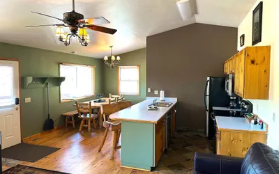 Photo 5 - Lazy R Cottages: 14