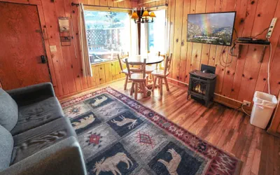 Photo 5 - Lazy R Cottages: 3