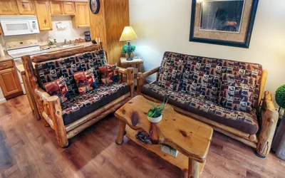Photo 4 - Fawn Valley Inn: 205