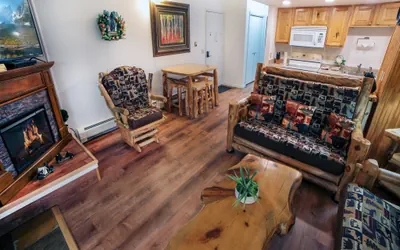 Photo 3 - Fawn Valley Inn: 205