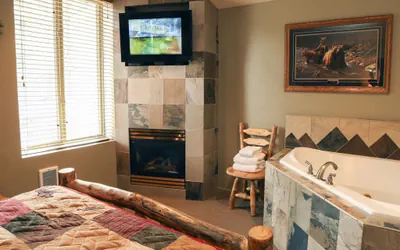 Photo 3 - Fawn Valley Inn: 101