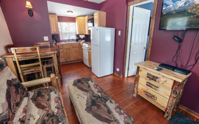 Photo 2 - Triple R Cottages: 6