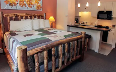 Photo 4 - Fawn Valley Inn: 278