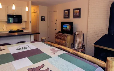 Photo 2 - Fawn Valley Inn: 278