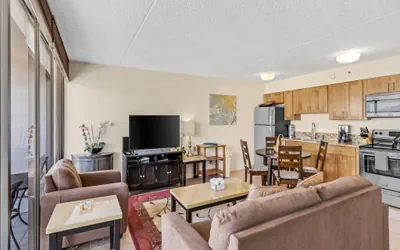 Photo 3 - Tower 2 Suite 3709 - QQP