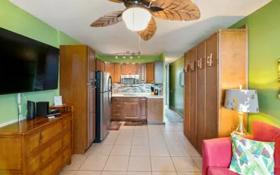 Photo 4 - OUTSTANDING OCEANFRONT STUDIO - KONA ISLANDER INN CONDOS