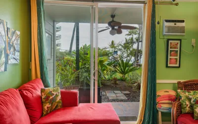 Photo 2 - OUTSTANDING OCEANFRONT STUDIO - KONA ISLANDER INN CONDOS