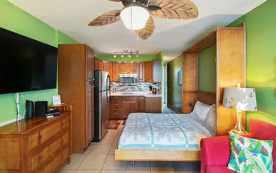Photo 3 - OUTSTANDING OCEANFRONT STUDIO - KONA ISLANDER INN CONDOS