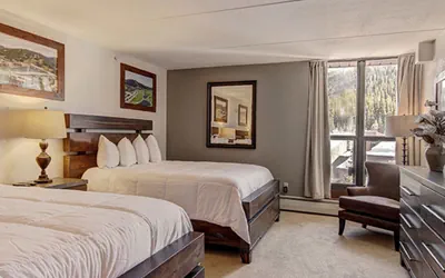 Photo 2 - Mountain Plaza Hotel Style Room with 2 Beds #607
